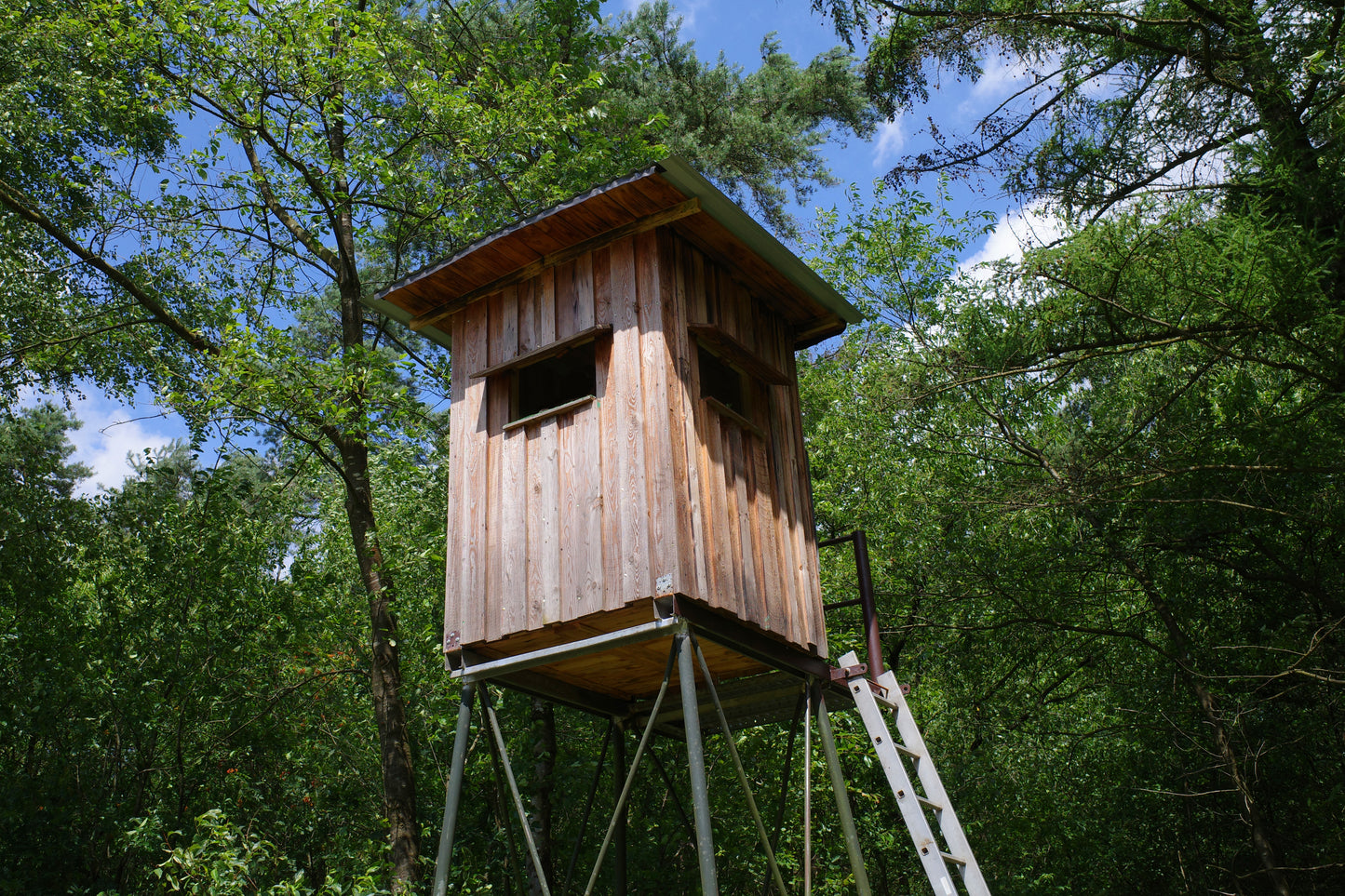 MIRADOR 2 mètres avec une CABANE CLASSIQUE et balcon